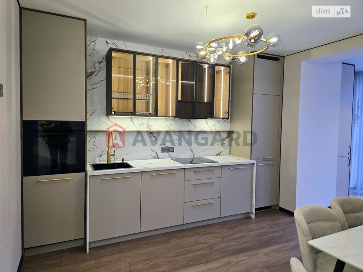 2 ��. ��������, 65/33/18 ��. �., 5/10 ������ ���� 13