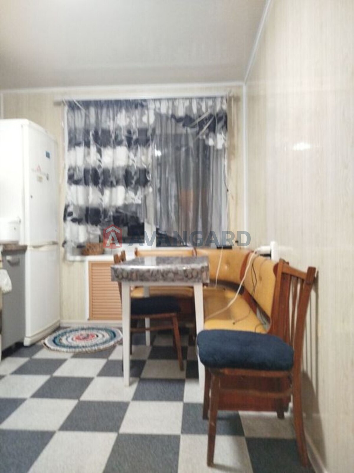 4 ����. ��������, 82/-/7 ��. �., 9/9 ���� ���� 4