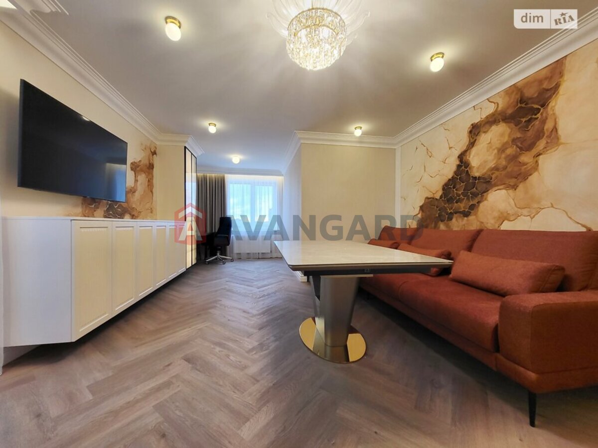 2 ��. ��������, 82/-/- ��. �., 8/9 ������ ���� 5