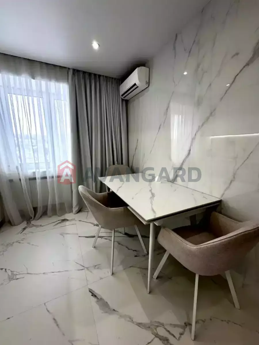 3 ��. ��������, 65/40/9 ��. �., 8/9 ������ ���� 11