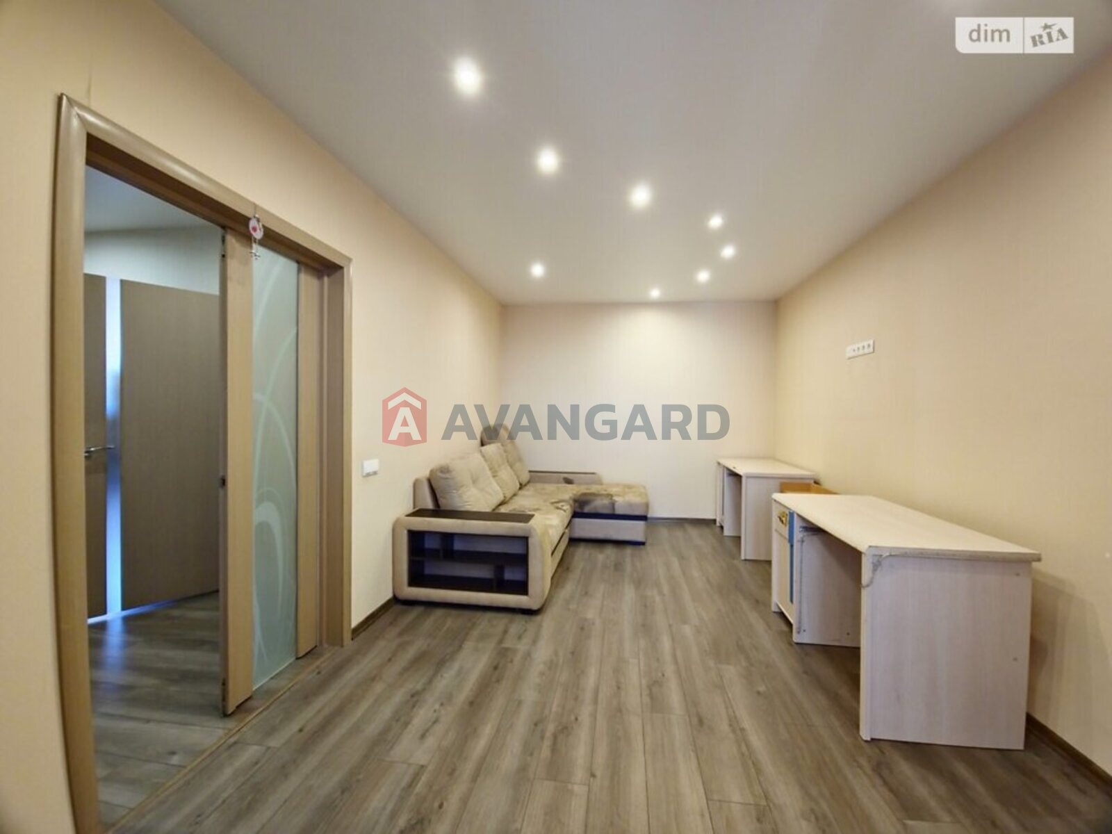 4 ��. ��������, 84/60/8 ��. �., 8/9 ������ ���� 21