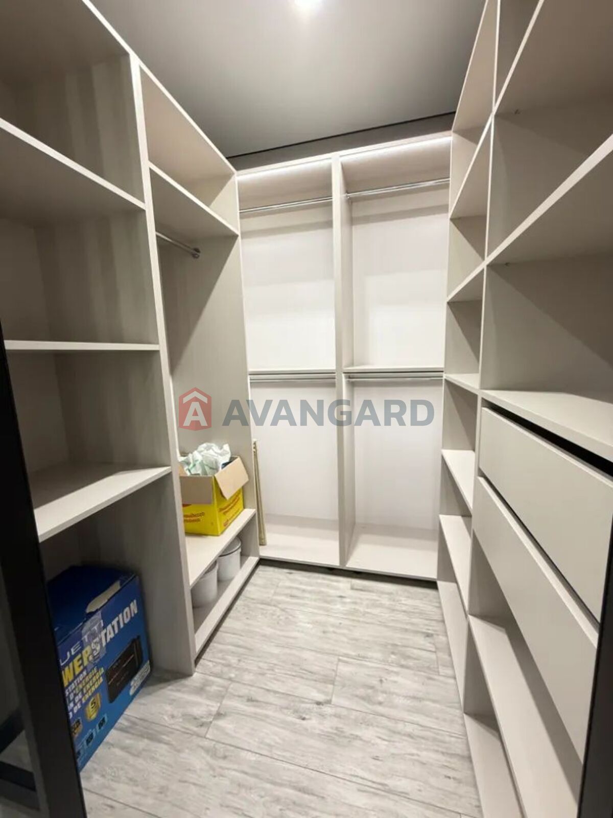 3 ��. ��������, 78/46/14 ��. �., 4/10 ������ ���� 13