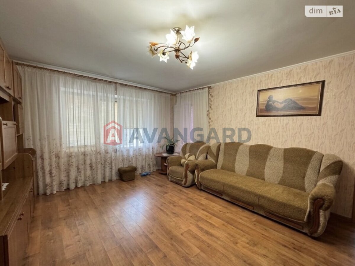 3 ����. ��������, 74/45/11 ��. �., 2/9 ���� ���� 1