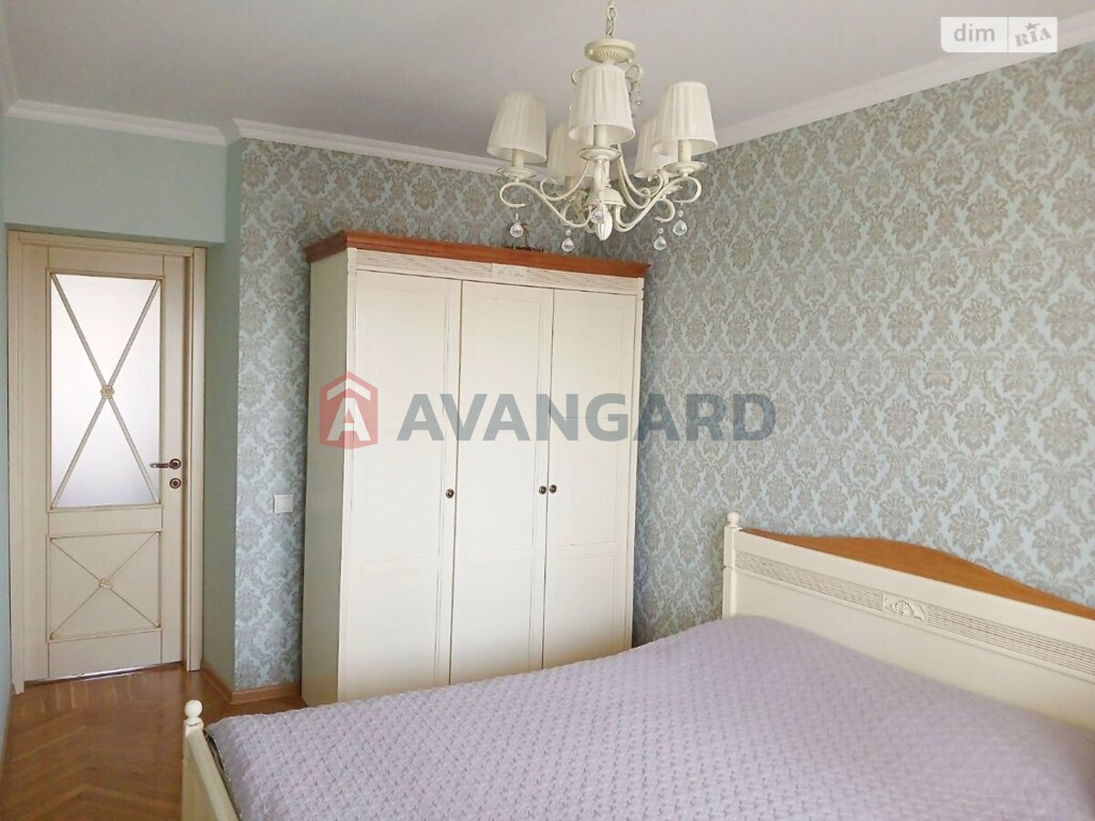 4 ��. ��������, 83/50/10 ��. �., 9/10 ������ ���� 9