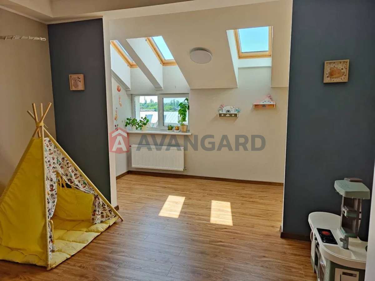 3 ��. ��������, 124/-/52 ��. �., 5/5 ������ ���� 11