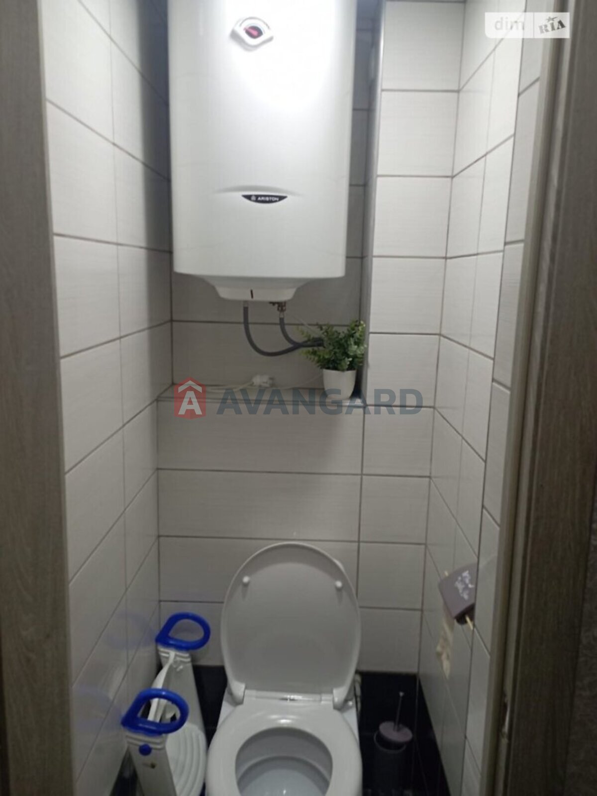 3 ��. ��������, 63/-/8 ��. �., 2/9 ������ ���� 18