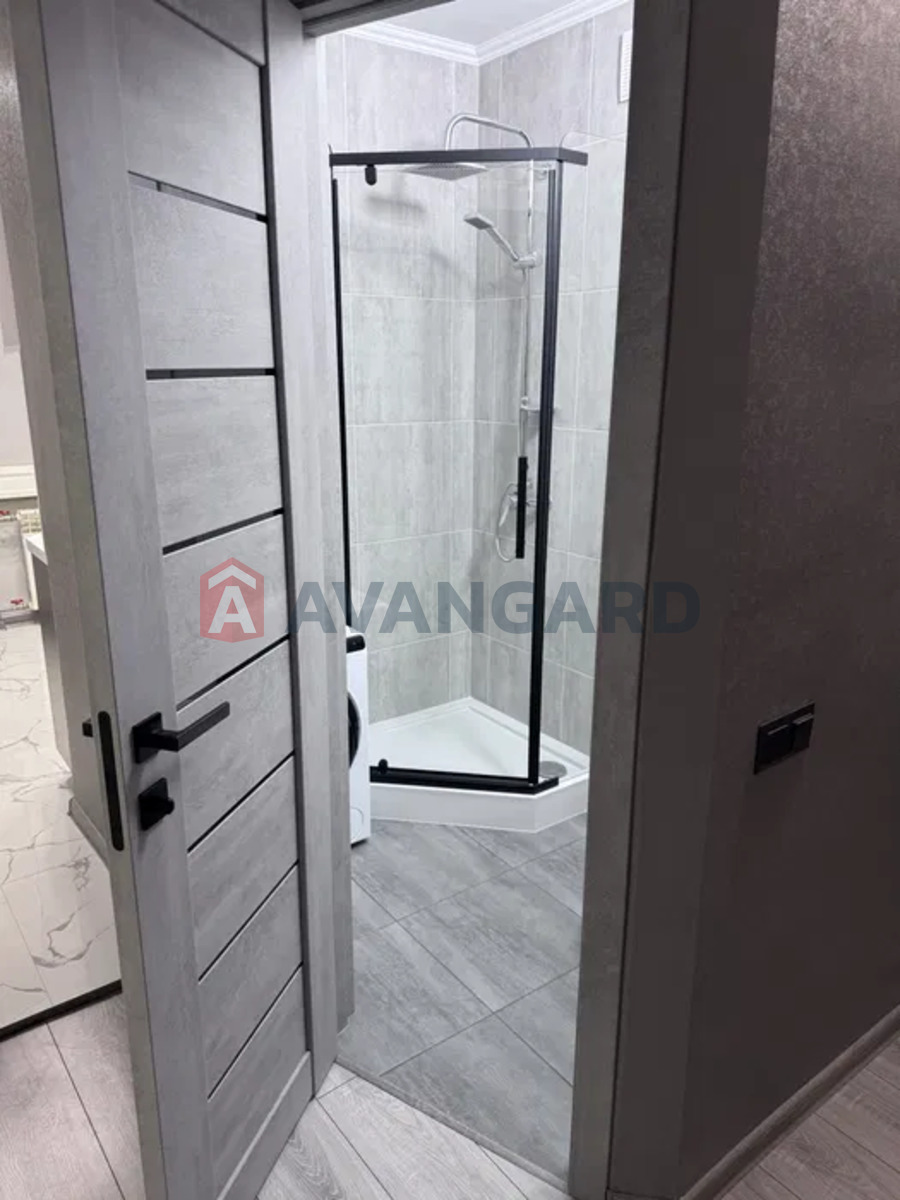 1 ��. ��������, 33/17/6 ��. �., 3/5 ������ ���� 17