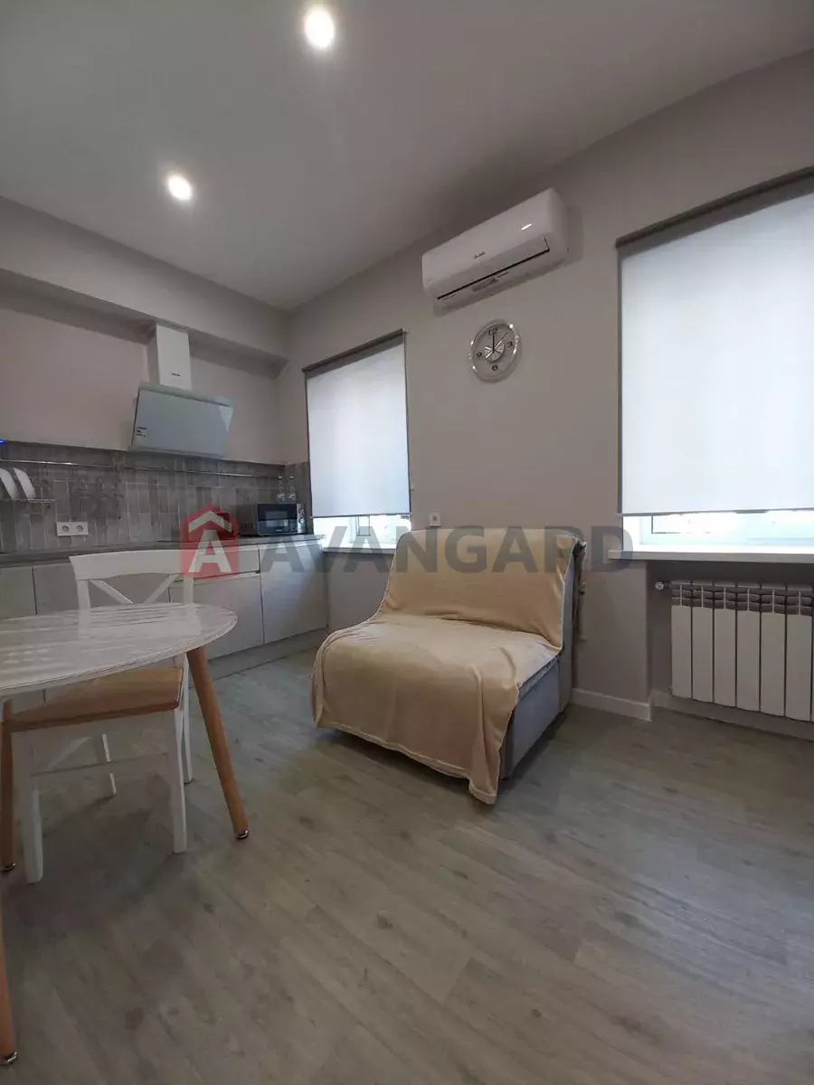 1 ��. ��������, 29/-/9 ��. �., 1/2 ������ ���� 6