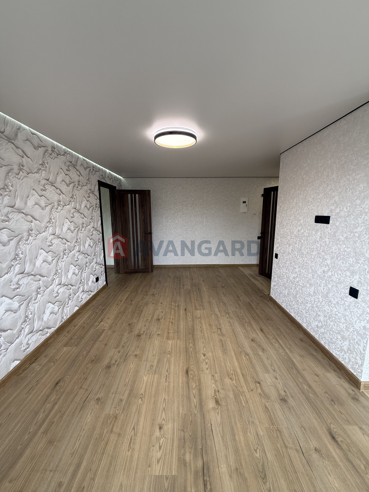 2 ��. ��������, 48/30/8 ��. �., 3/9 ������ ���� 19