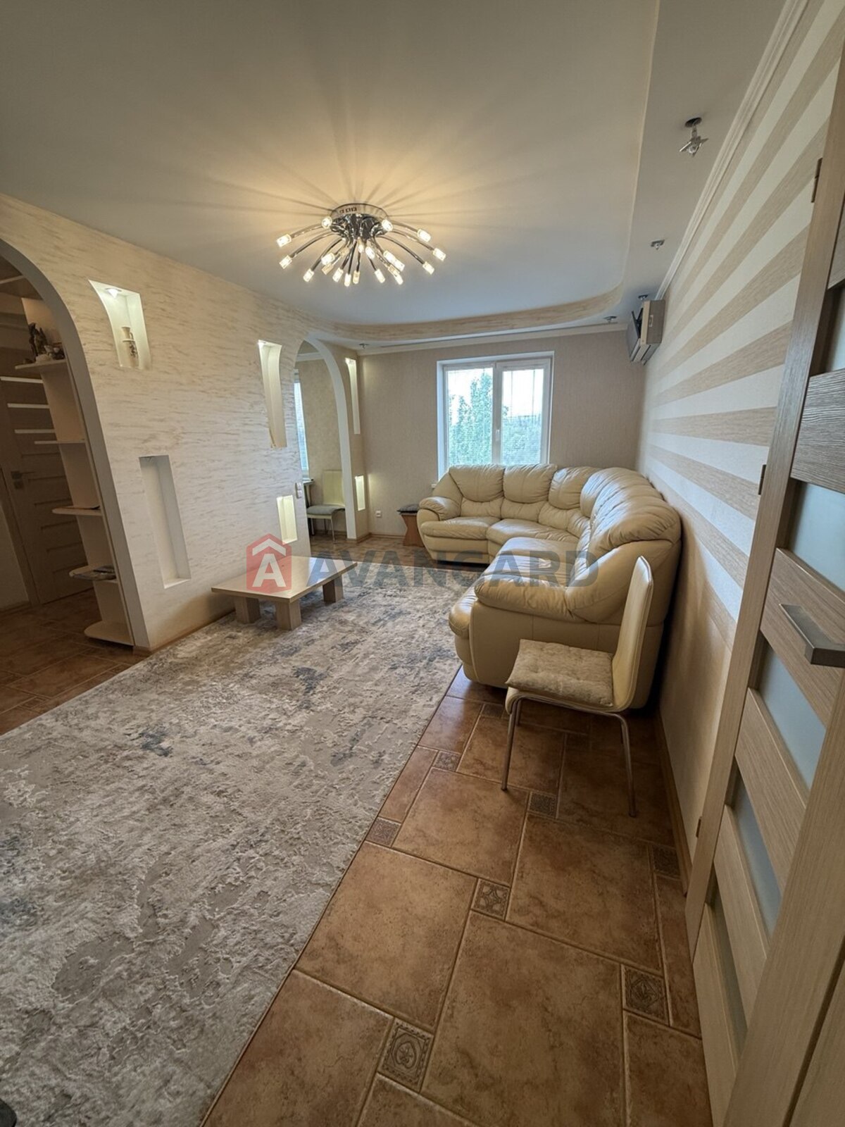 3 ����. ��������, 69/40/9 ��. �., 8/9 ���� ���� 20