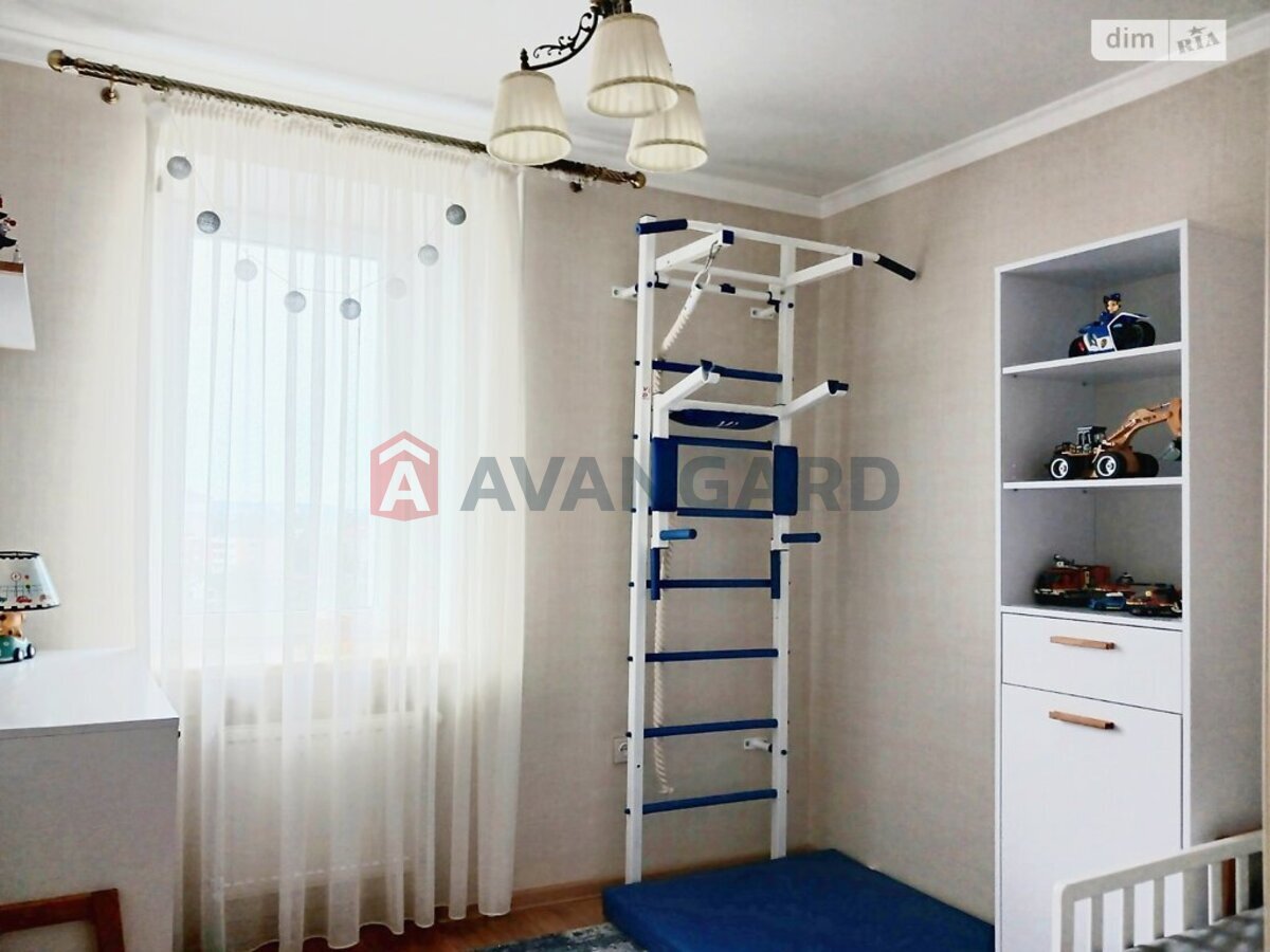 4 ��. ��������, 83/50/10 ��. �., 9/10 ������ ���� 14