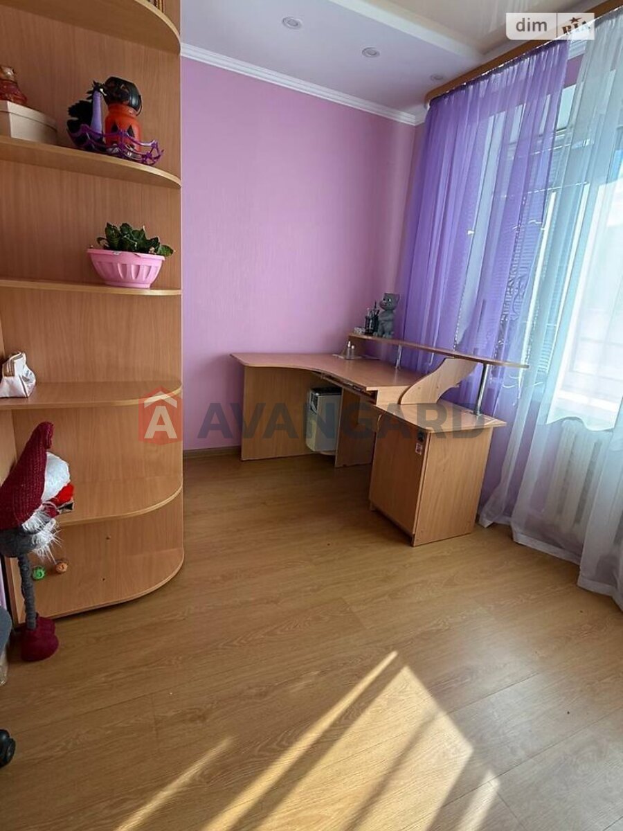 3 ����. ��������, 63/38/9 ��. �., 2/5 ���� ���� 7