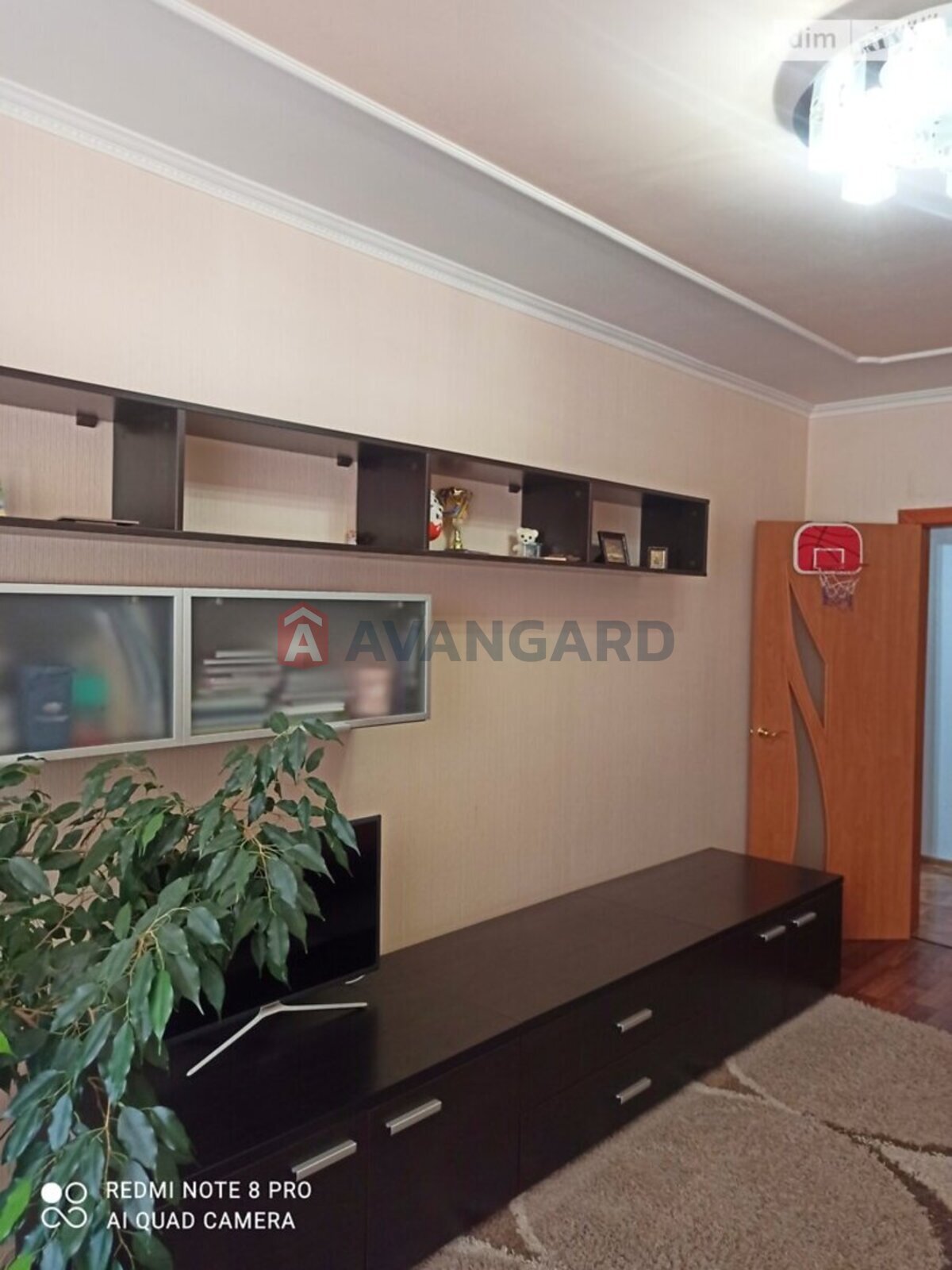 1 ��. ��������, 44/18/9 ��. �., 7/9 ������ ���� 6