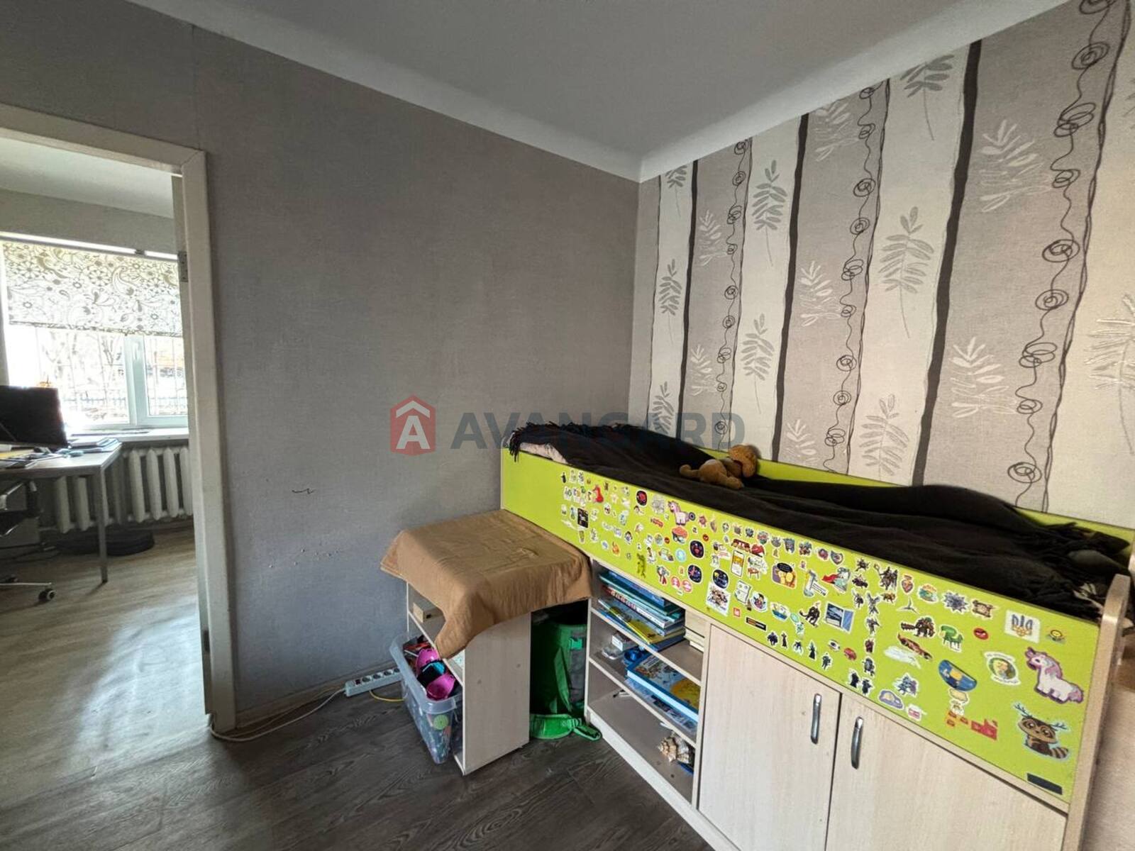 2 ��. ��������, 43/-/5 ��. �., 1/3 ������ ���� 4