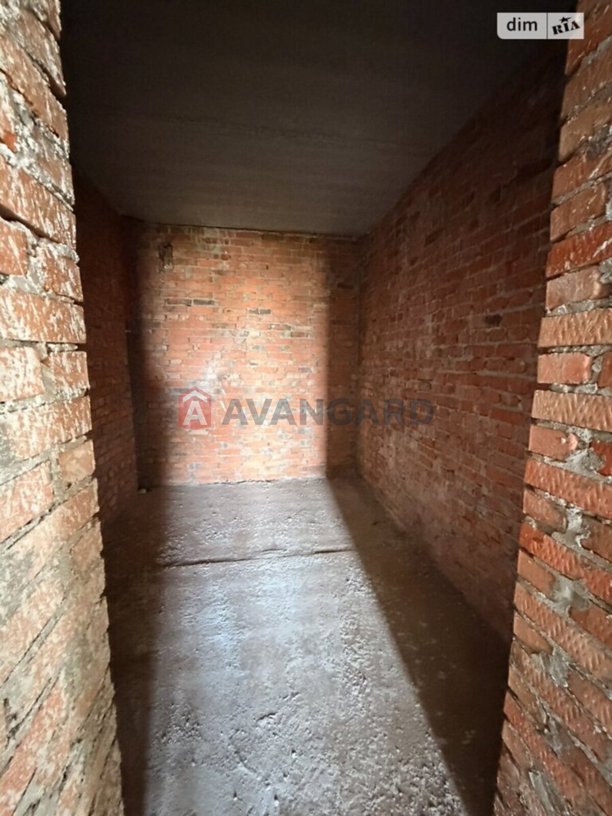 3 ����. ��������, 124/50/25 ��. �., 8/9 ���� ���� 10
