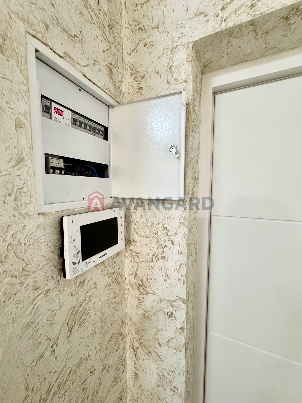 2 ����. ��������, 81/44/35 ��. �., 4/10 ���� ���� 26