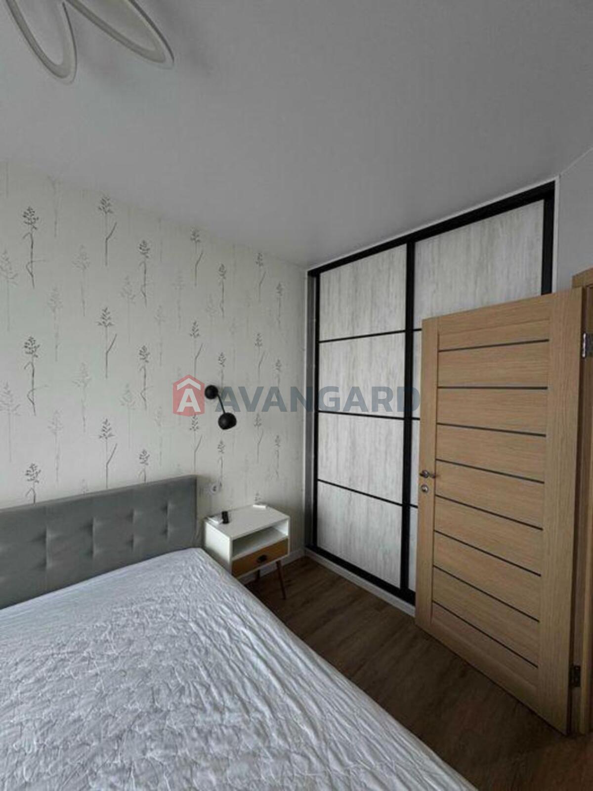 1 ��. ��������, 33/-/10 ��. �., 19/25 ������ ���� 4