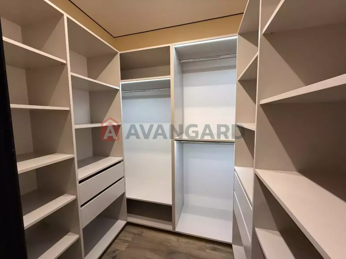 1 ��. ��������, 46/-/18 ��. �., 7/10 ������ ���� 9