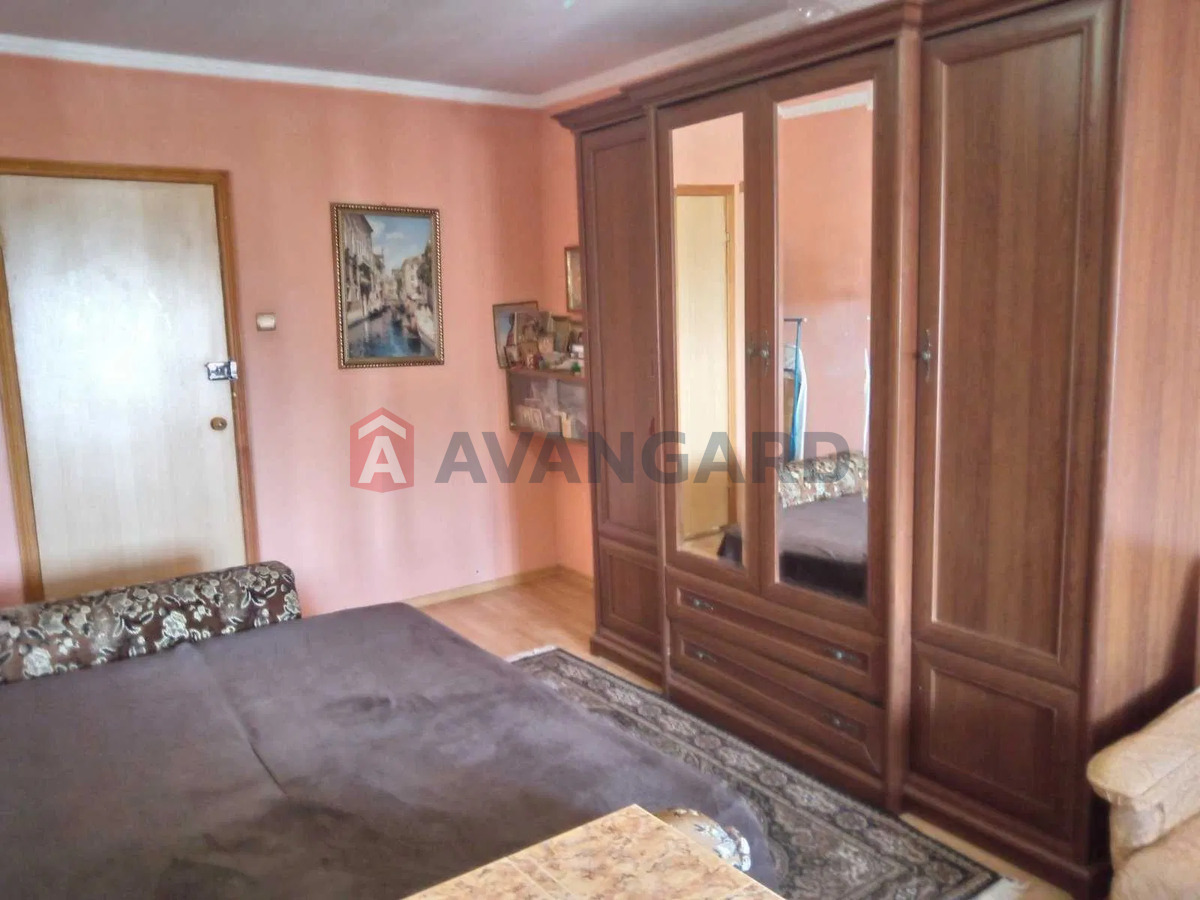 3 . , 69/-/8 . ., 8/9   12