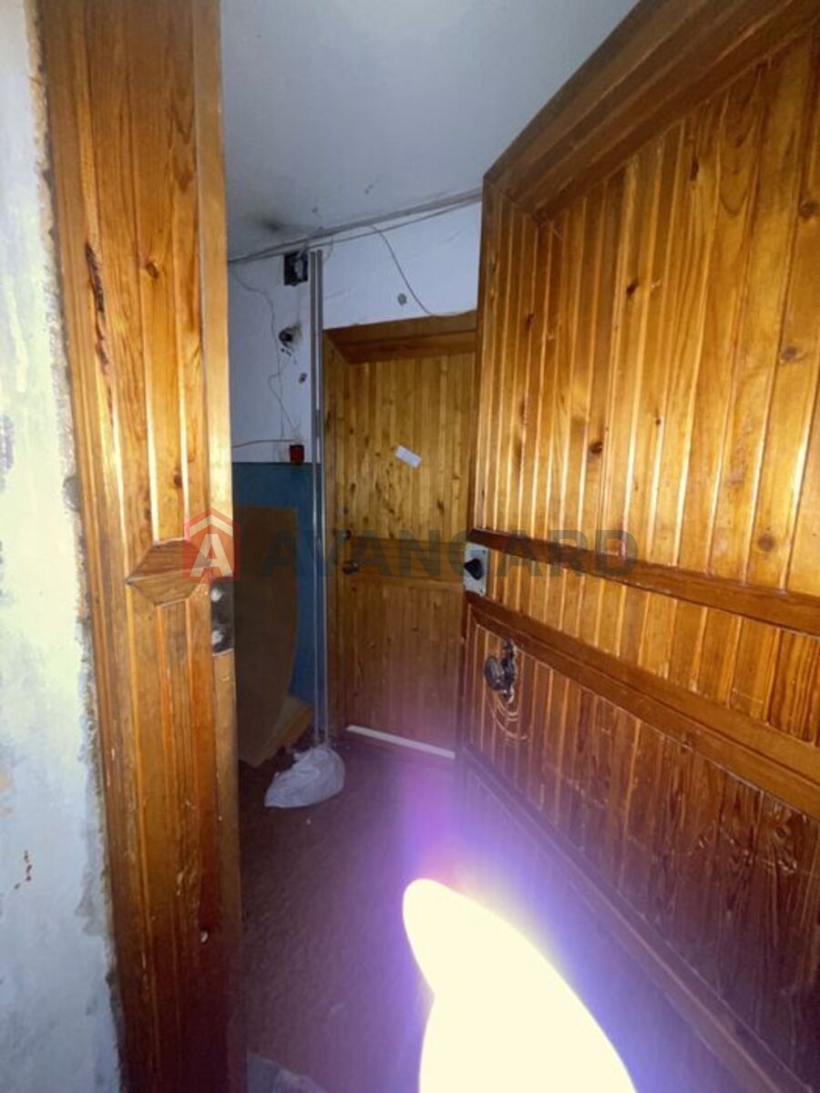 3 ��. ��������, 68/-/12 ��. �., 4/9 ������ ���� 10