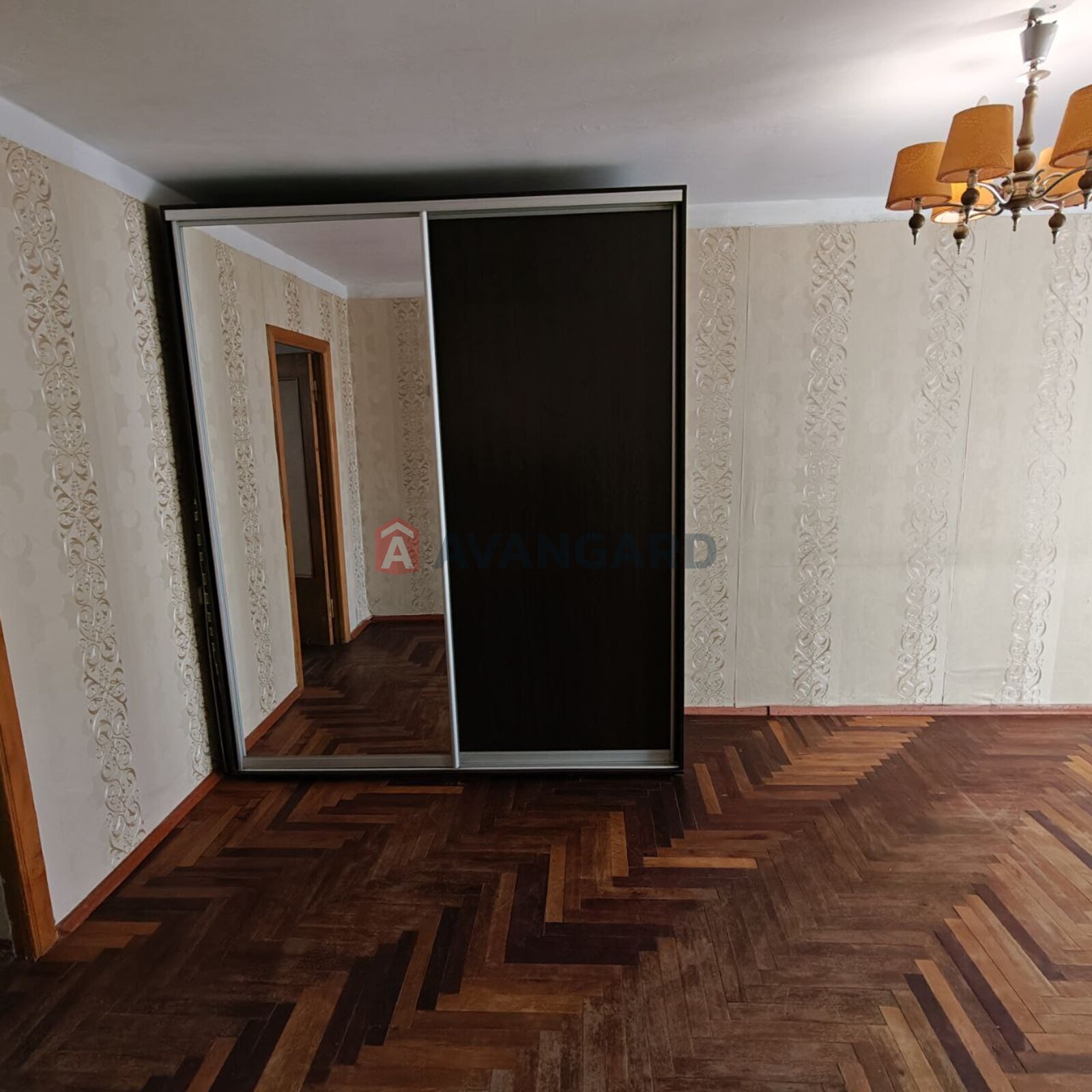 3 ��. ��������, 70/42/8 ��. �., 2/9 ������ ���� 5