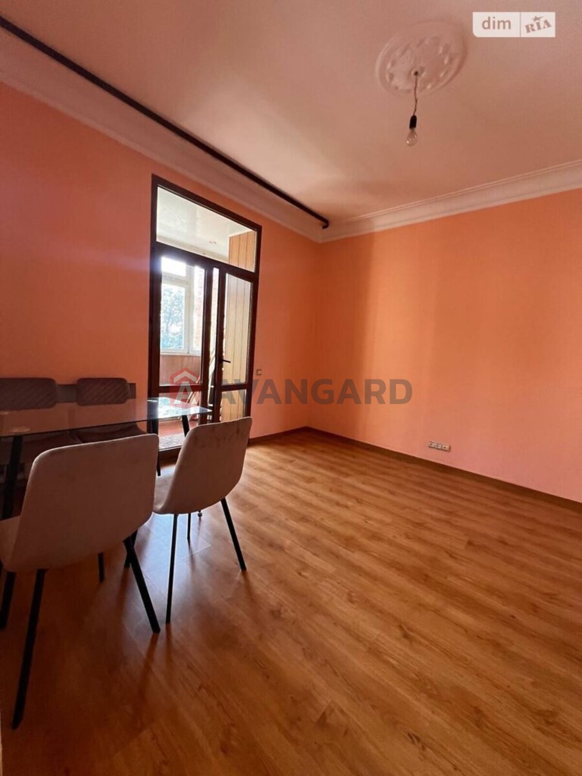 3 ��. ��������, 100/-/- ��. �., 3/4 ������ ���� 15