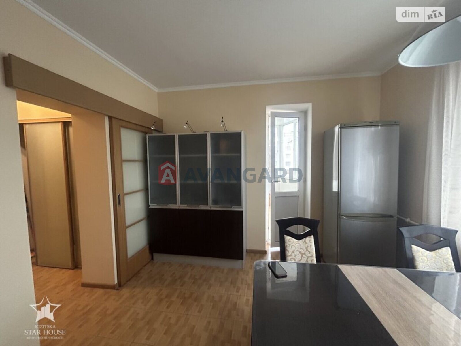 2 ��. ��������, 68/33/13 ��. �., 9/9 ������ ���� 11