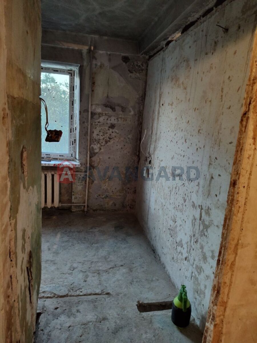 1 ��. ��������, 27/-/7 ��. �., 4/5 ������ ���� 9