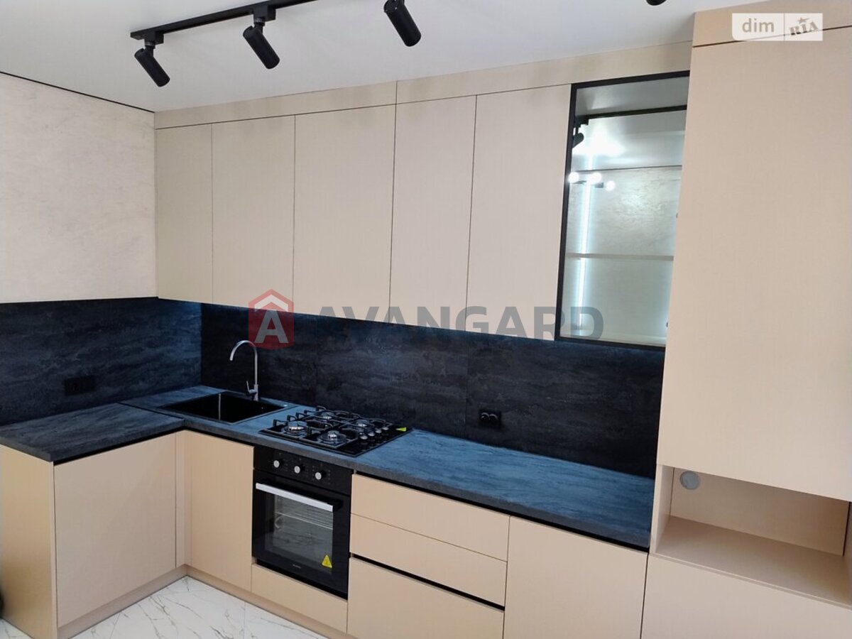 1 ��. ��������, 40/18/12 ��. �., 2/11 ������ ���� 1