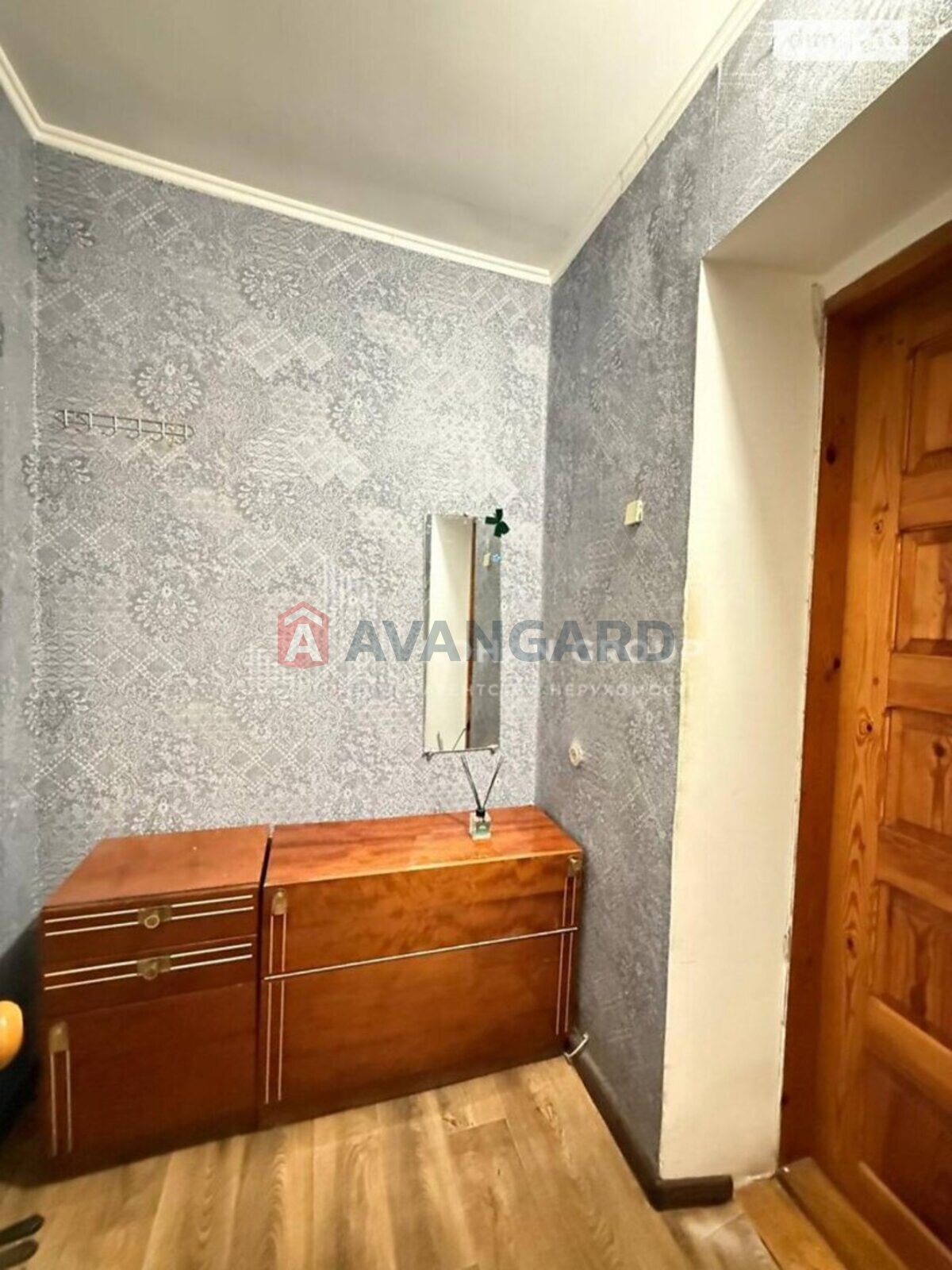 1 ��. ��������, 35/18/6 ��. �., 9/10 ������ ���� 8