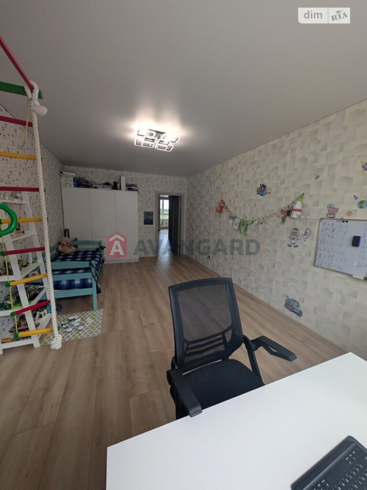 2 ����. ��������, 80/-/20 ��. �., 4/10 ���� ���� 12