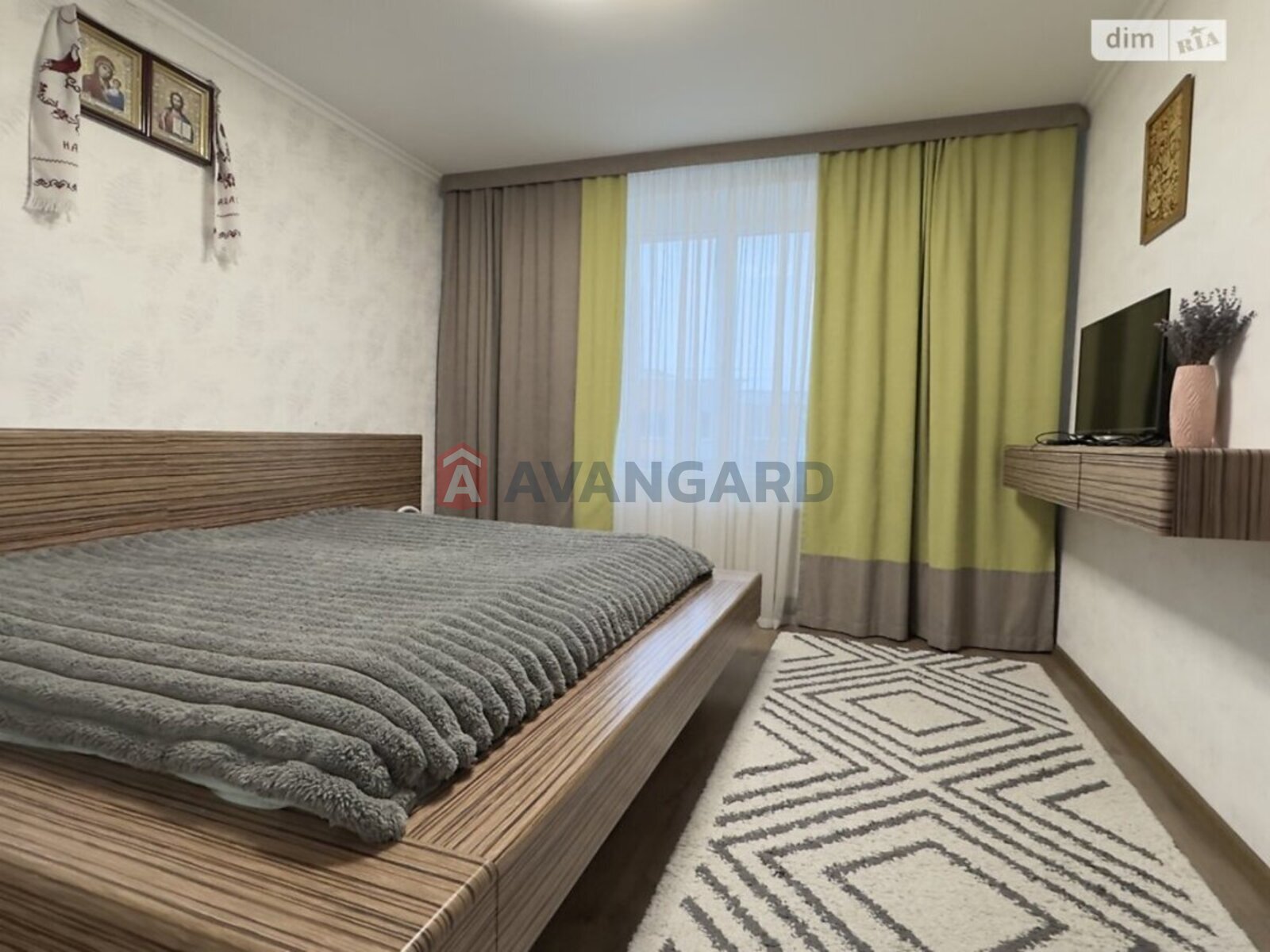 4 ��. ��������, 147/70/14 ��. �., 9/9 ������ ���� 22