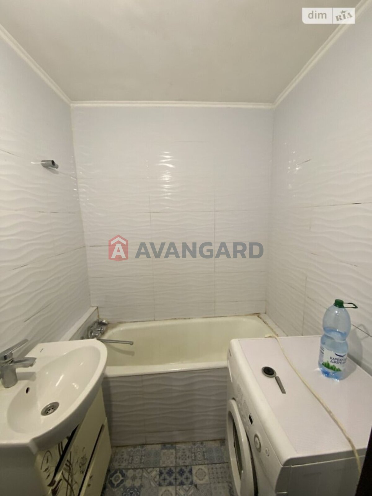 3 ��. ��������, 61/35/10 ��. �., 4/10 ������ ���� 9