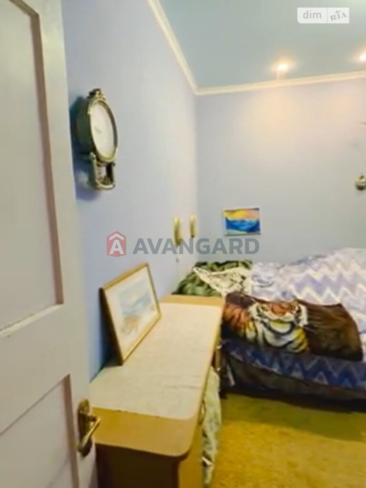 3 ��. ��������, 63/42/7 ��. �., 2/4 ������ ���� 9