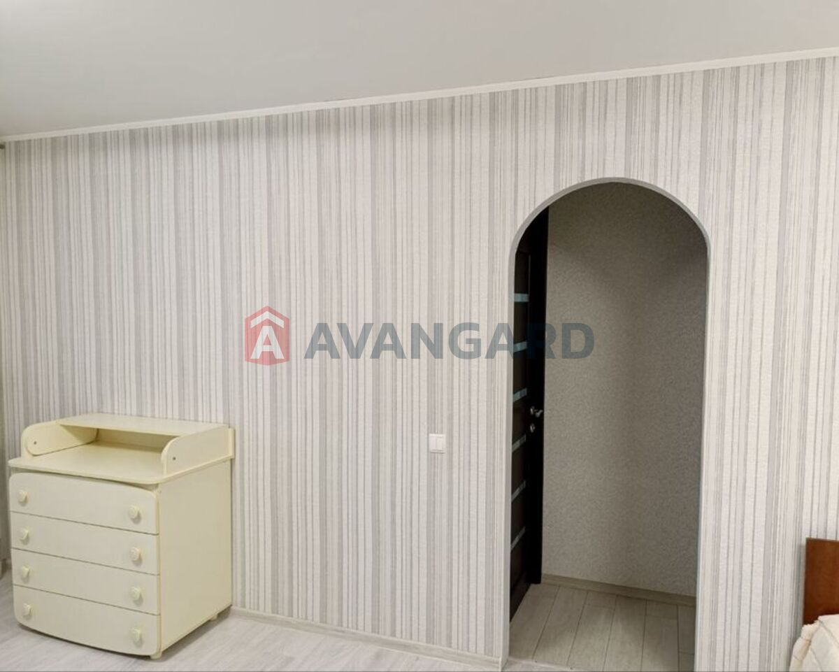 1 ��. ��������, 33/-/8 ��. �., 5/5 ������ ���� 9