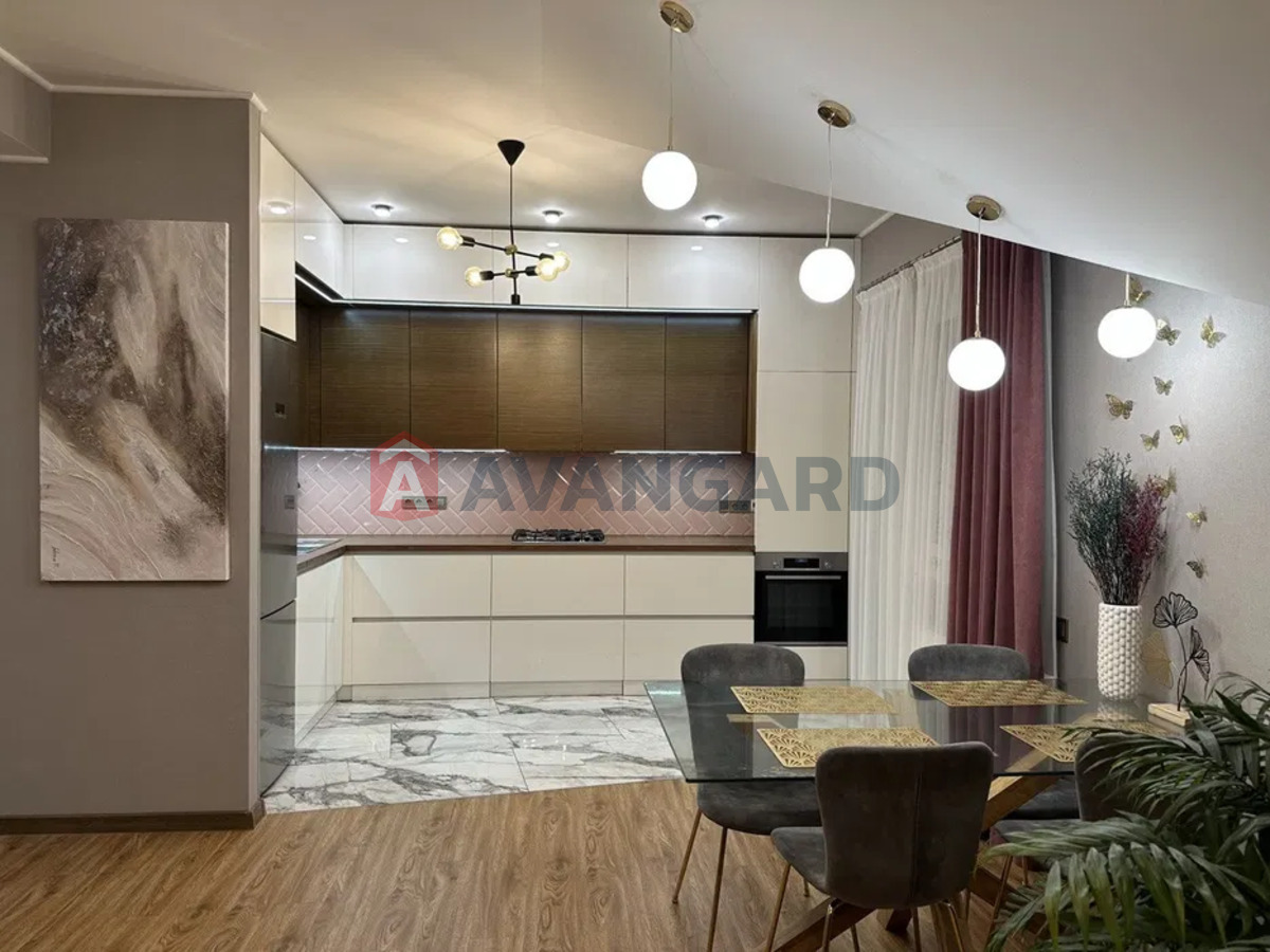 3 ��. ��������, 124/-/52 ��. �., 5/5 ������ ���� 3