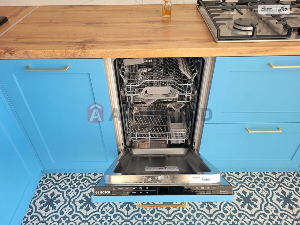 3 ����. ��������, 82/43/12 ��. �., 7/7 ���� ���� 9