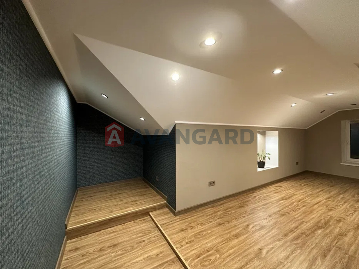 3 ��. ��������, 124/-/52 ��. �., 5/5 ������ ���� 21