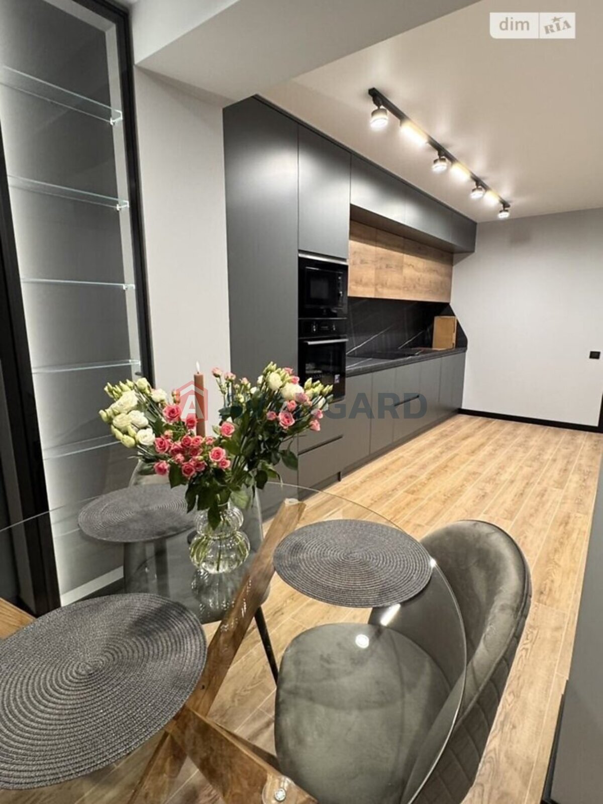 2 ��. ��������, 68/-/- ��. �., 10/10 ������ ���� 4