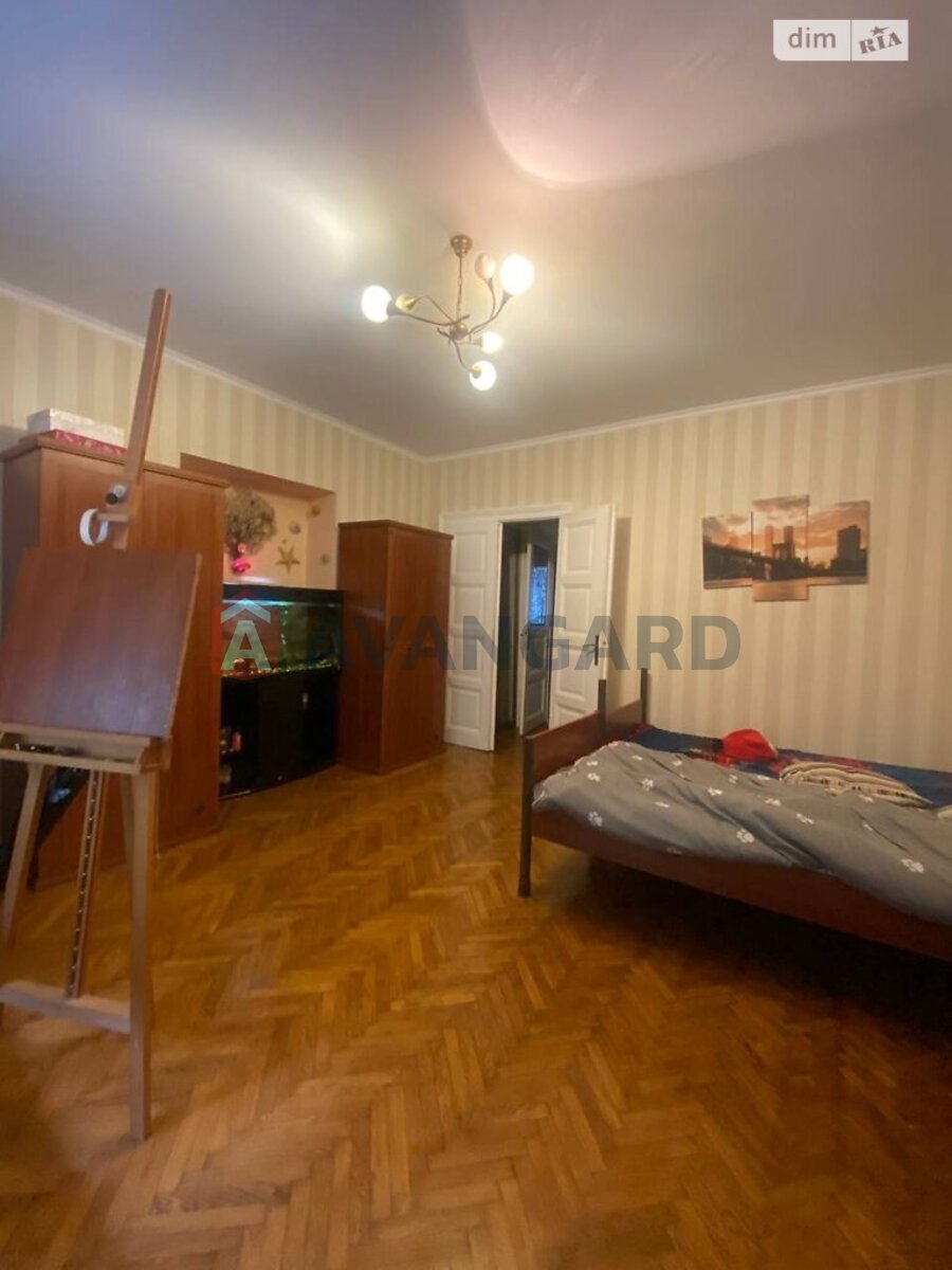 6 ��. ��������, 230/-/19 ��. �., 1/3 ������ ���� 11