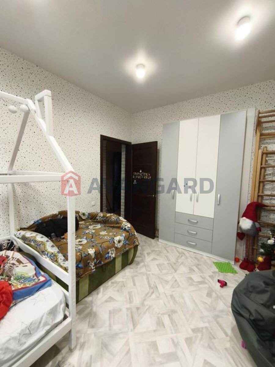 4 ��. ��������, 95/-/9 ��. �., 3/5 ������ ���� 4