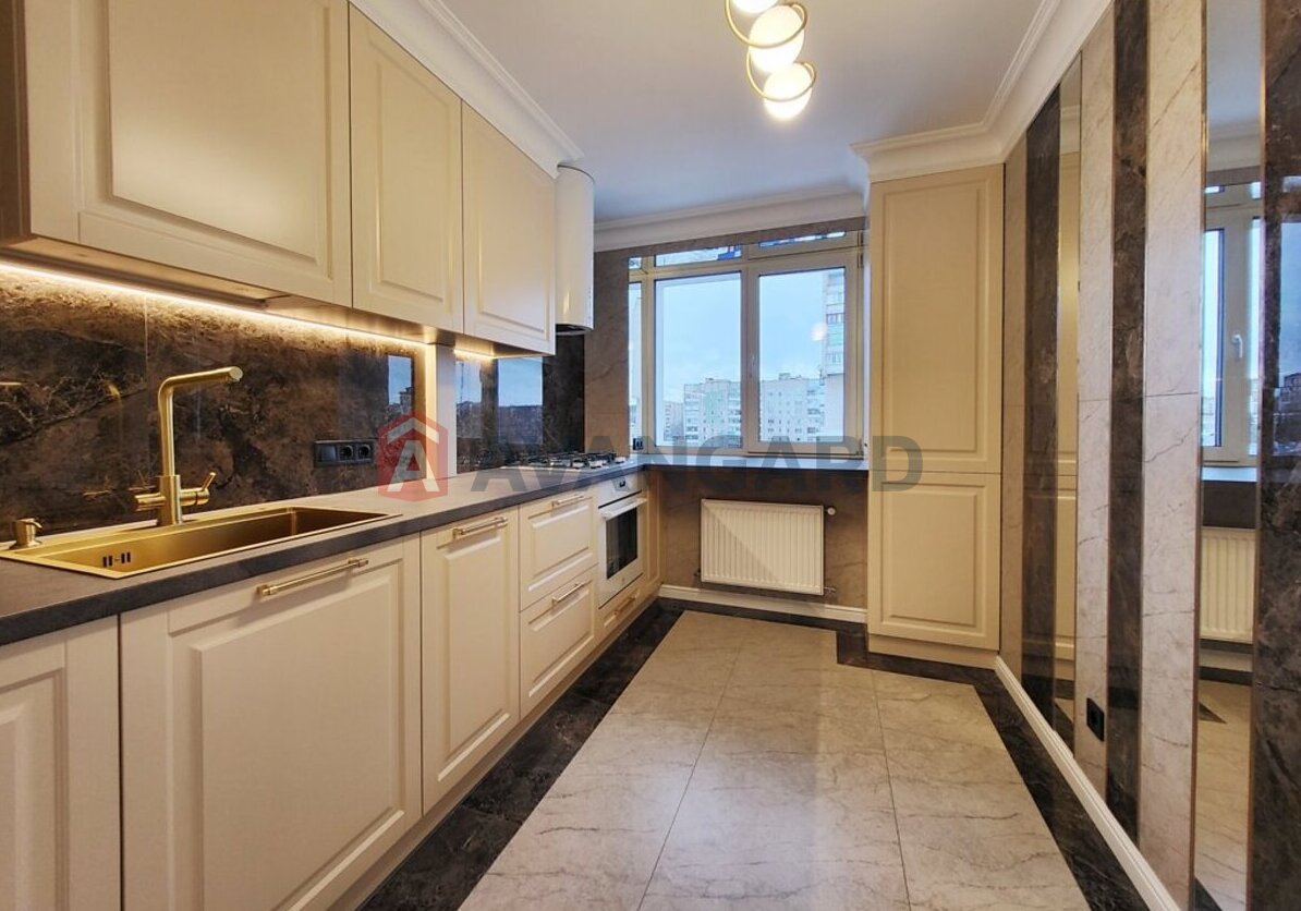 2 ��. ��������, 82/-/- ��. �., 8/9 ������ ���� 10