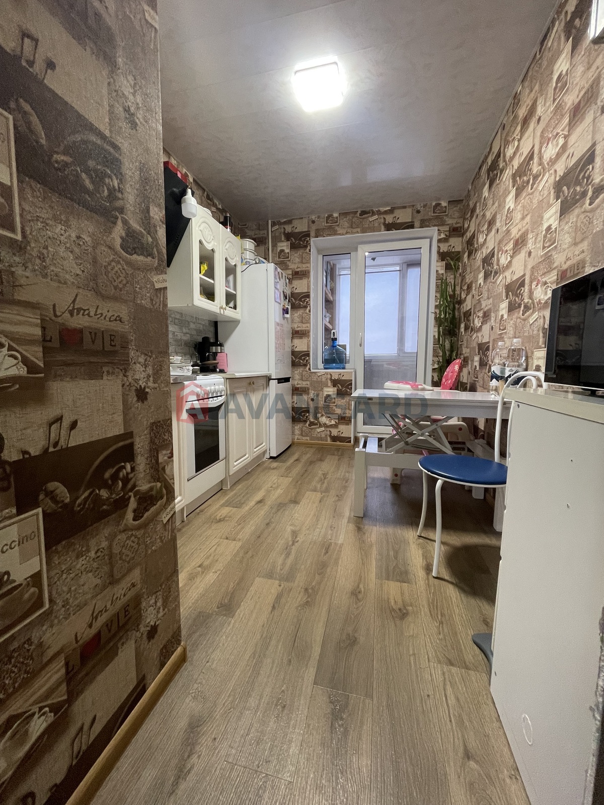 3 ����. ��������, 69.4/39.2/6.6 ��. �., 8/16 ���� ���� 7