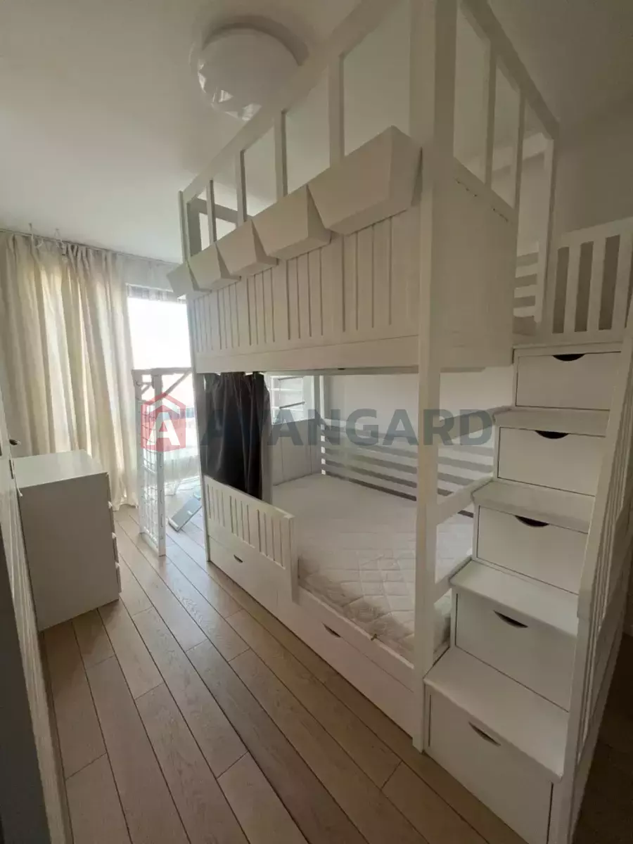 4 ��. ��������, 150/-/- ��. �., 5/7 ������ ���� 10