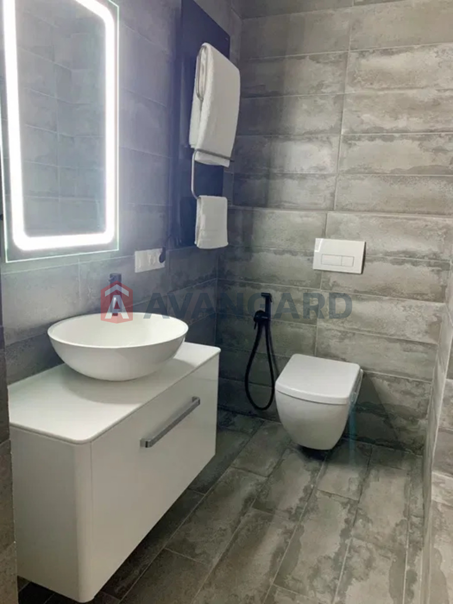 3 ��. ��������, 102/-/25 ��. �., 8/24 ������ ���� 6