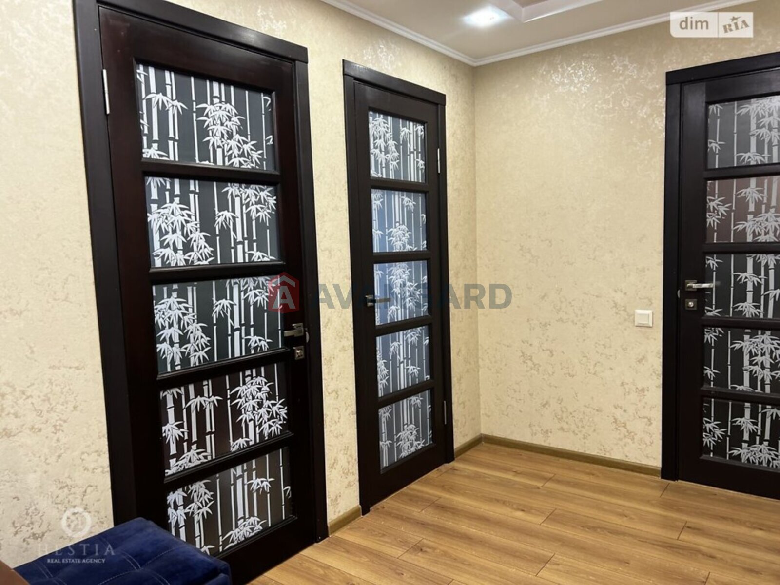 3 ��. ��������, 68/-/12 ��. �., 4/10 ������ ���� 15