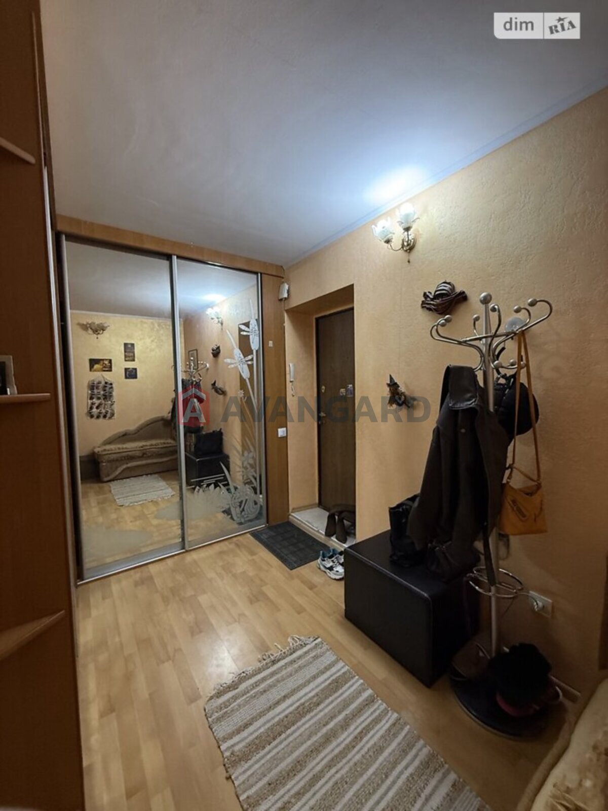 3 ��. ��������, 84/32/29 ��. �., 5/5 ������ ���� 6