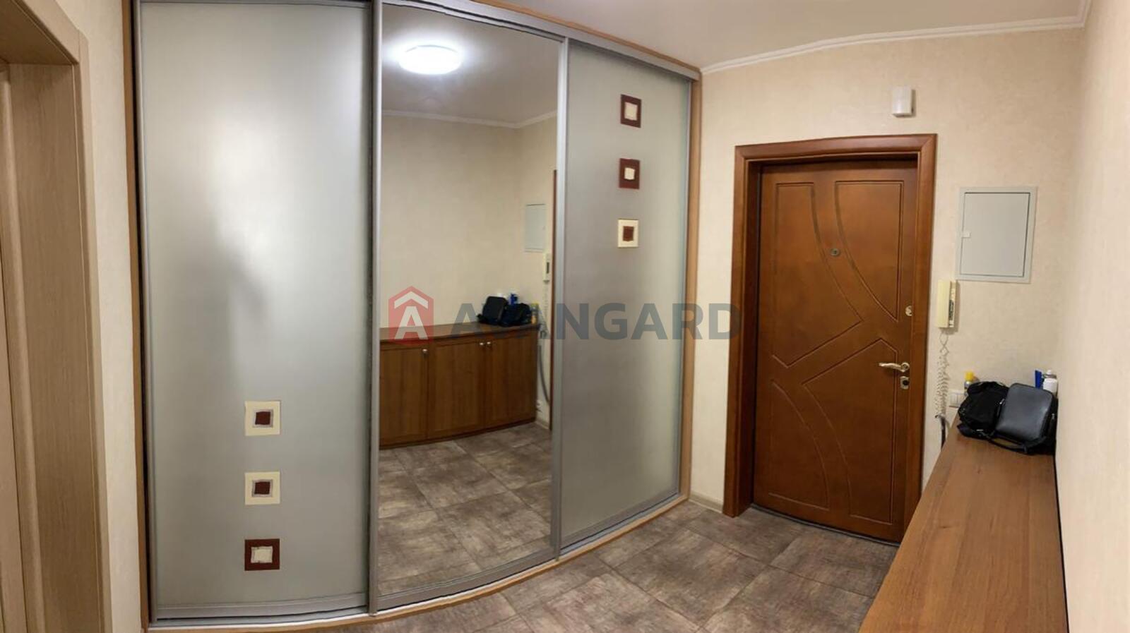 2 ��. ��������, 73/42/11 ��. �., 14/20 ������ ���� 1