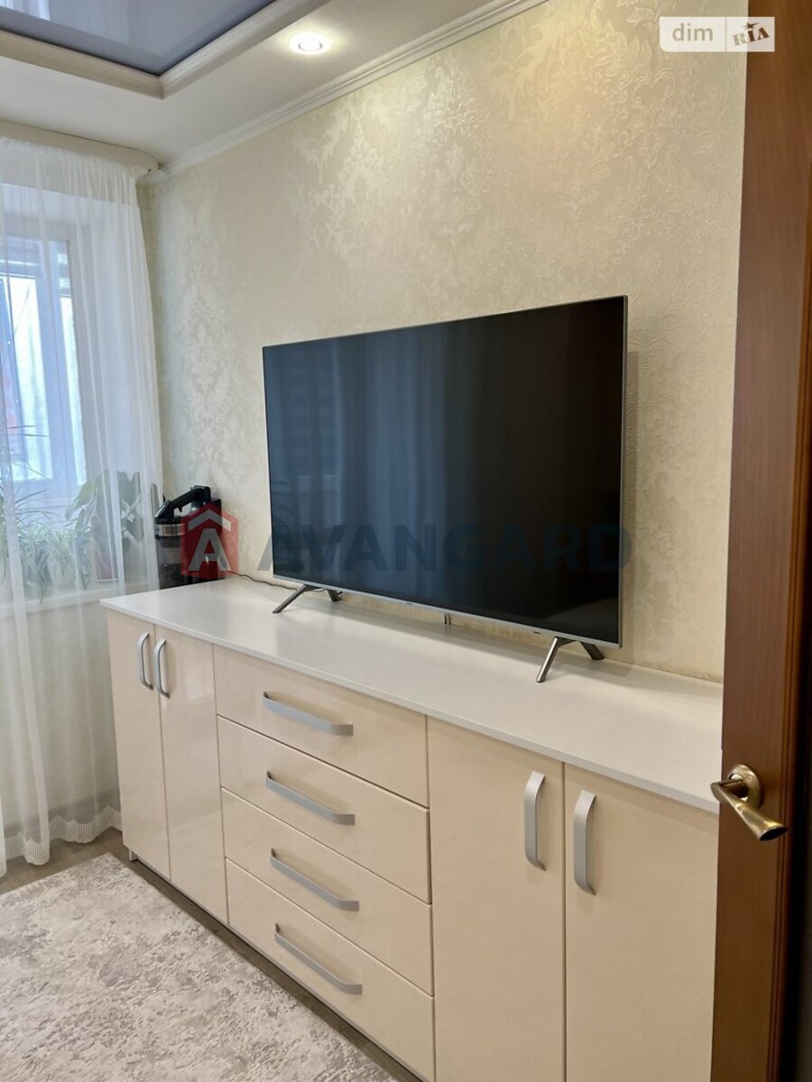 3 ����. ��������, 110/45/18 ��. �., 4/5 ���� ���� 7