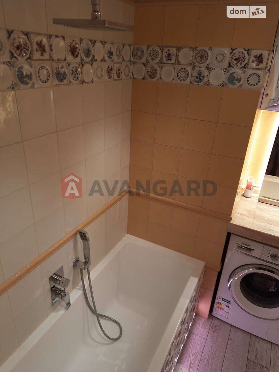 3 ��. ��������, 49/-/- ��. �., 3/4 ������ ���� 18